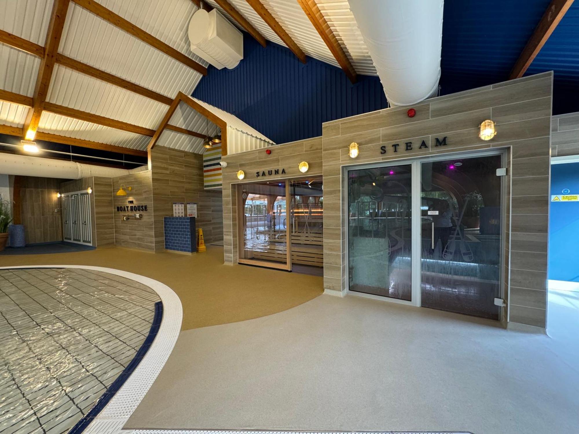 The Boat House, Hot Tub Lodge South Cerney Exterior photo